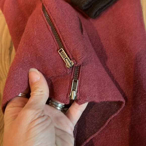 Sweater - Picture 7 of 7